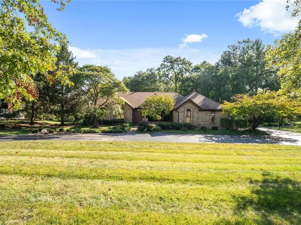 2118 Kehrspoint Dr, Chesterfield, MO 63005