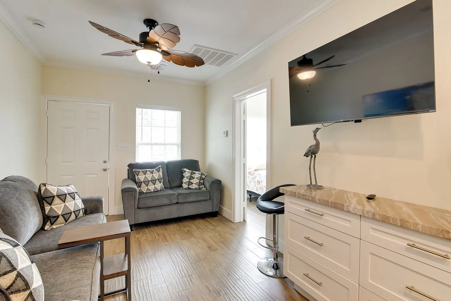 3 bed, 2.0 bath, 796 sqft, $2,871 — Photo 1