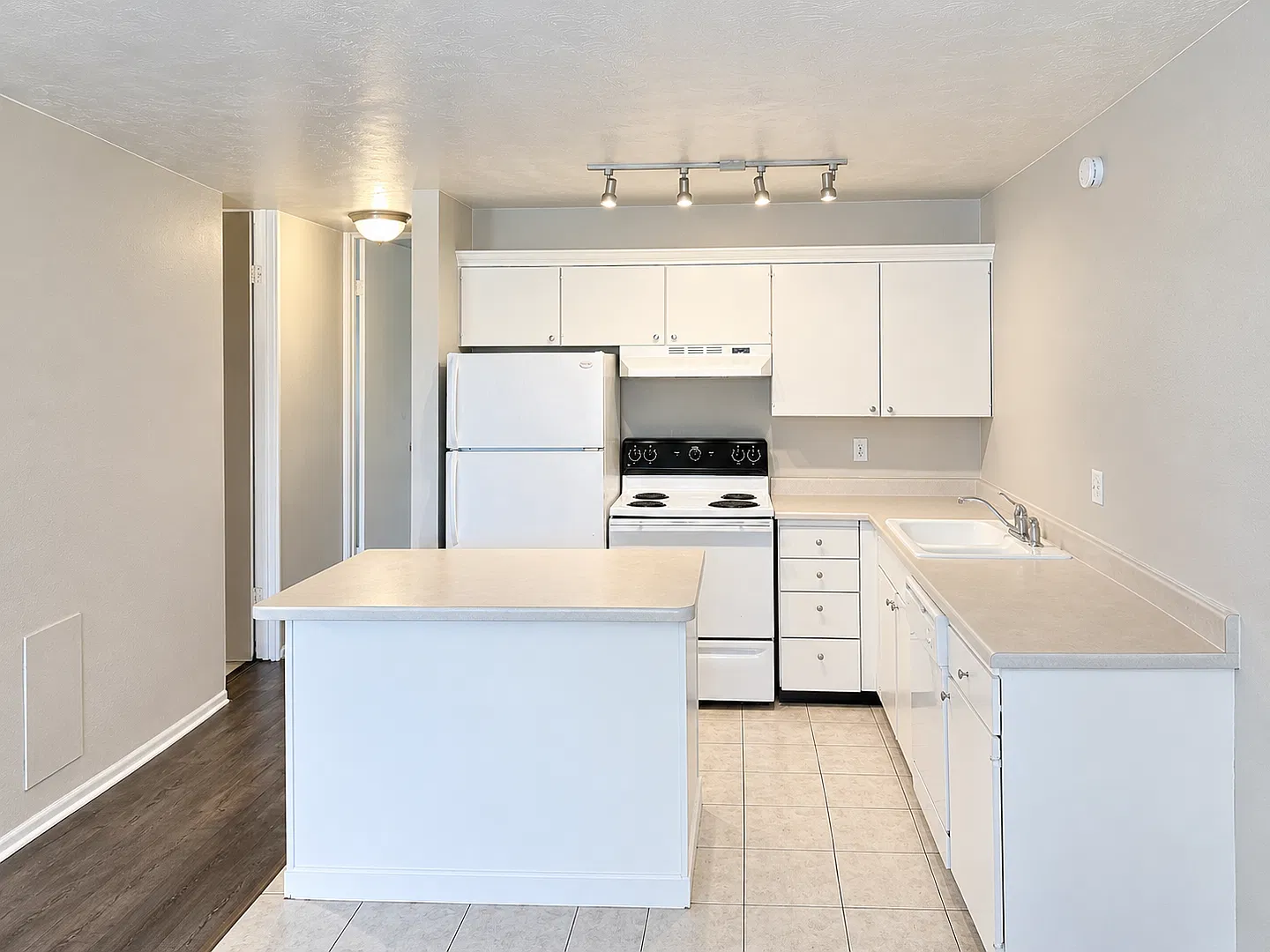 5360 S Elati St — Photo 3
