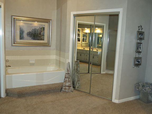 Master bath - twin walk-ins