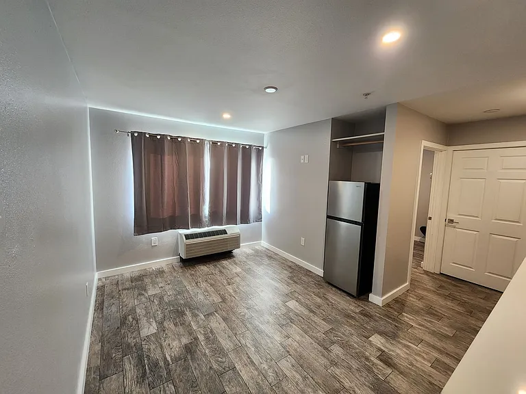1315 Morena Blvd #9 — Photo 38