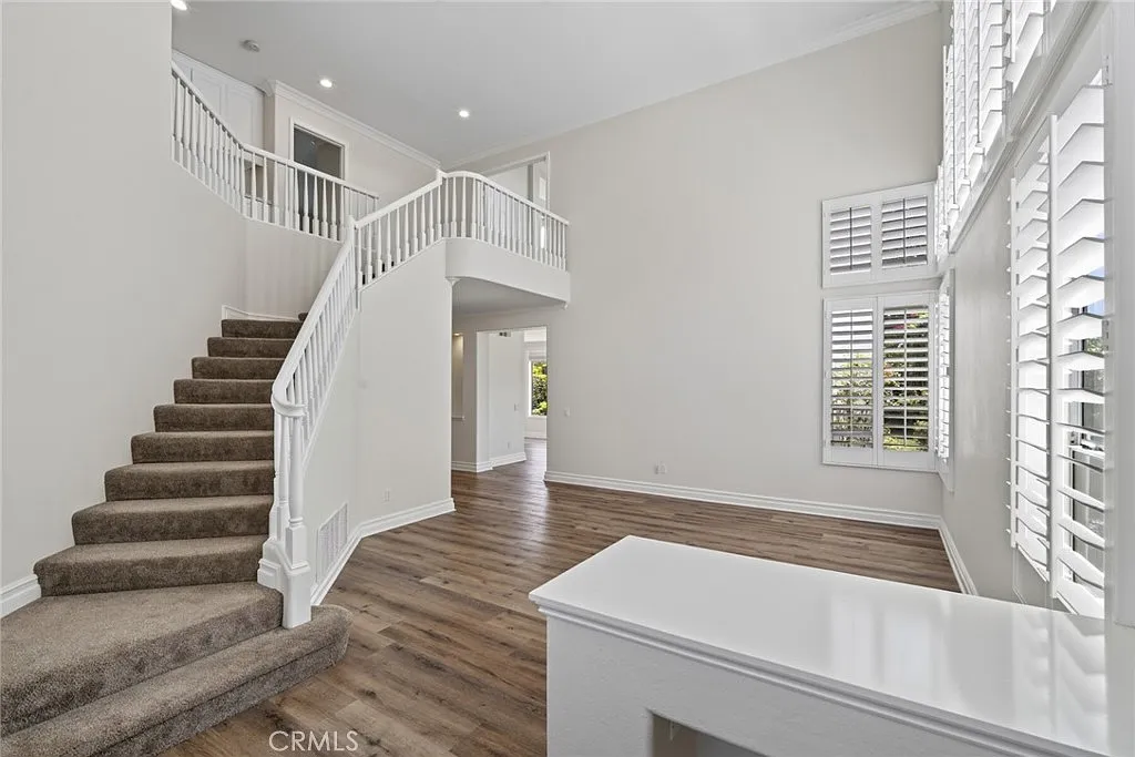 5 bed, 2928 sqft, $8,750 — Photo 2