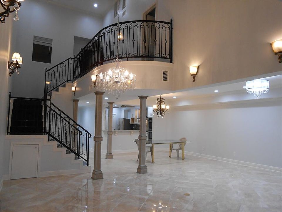 1st image of 9376 Briar Forest Dr