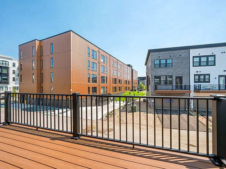848 Woodlawn Ave — Photo 4