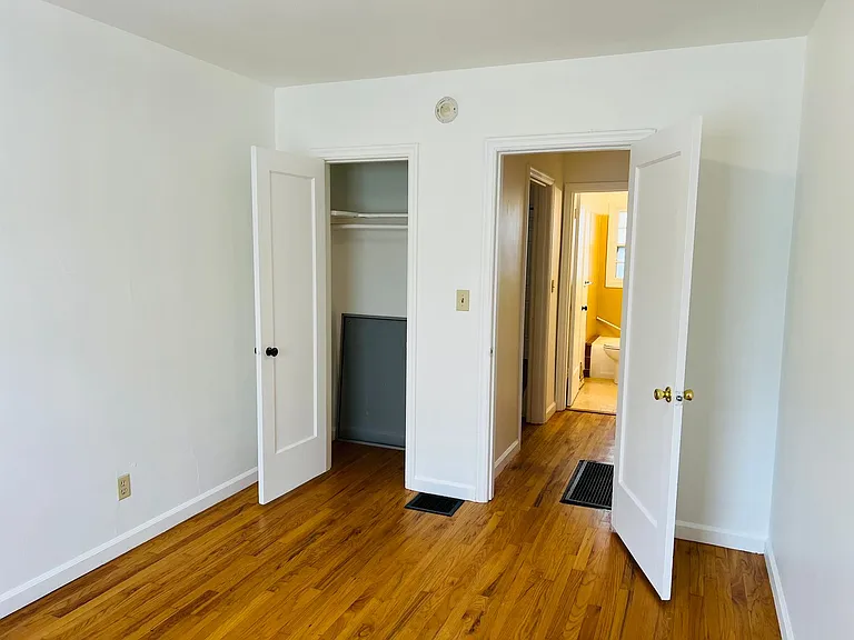 1bed/1bath Garden Level Apartment near N Interstate Ave — Photo 8