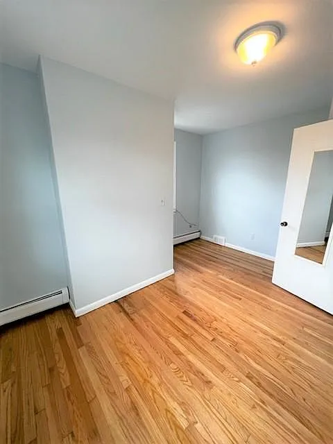 3 bed, 900 sqft, $1,050 — Photo 4