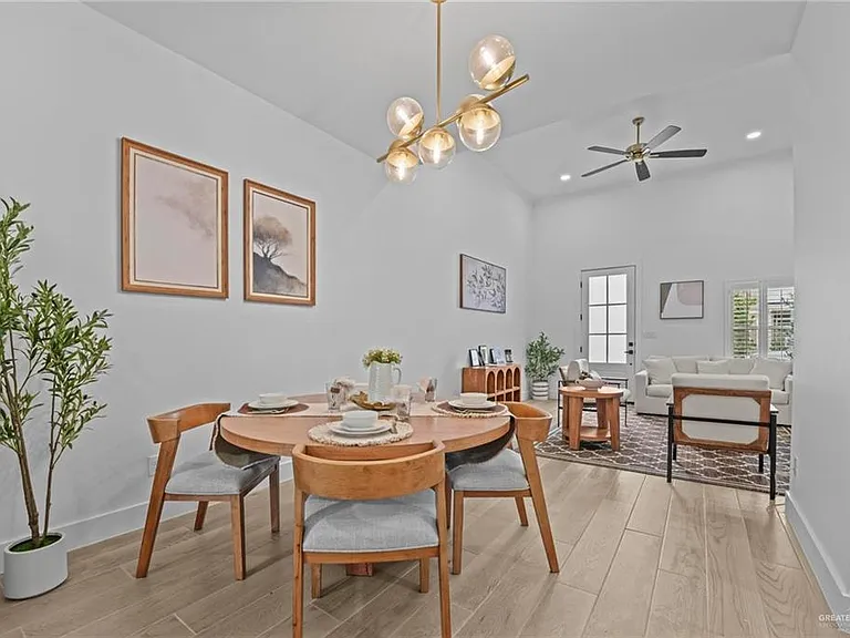 645 Esplanade Cir — Photo 9