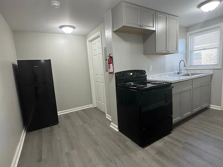 712 Lamont St. — Photo 6