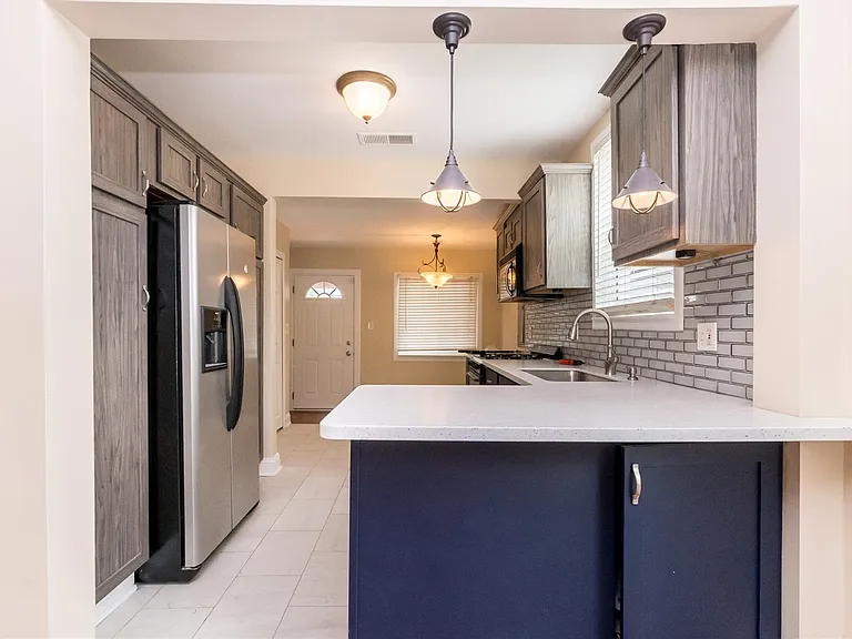 2742 Inman St — Photo 4