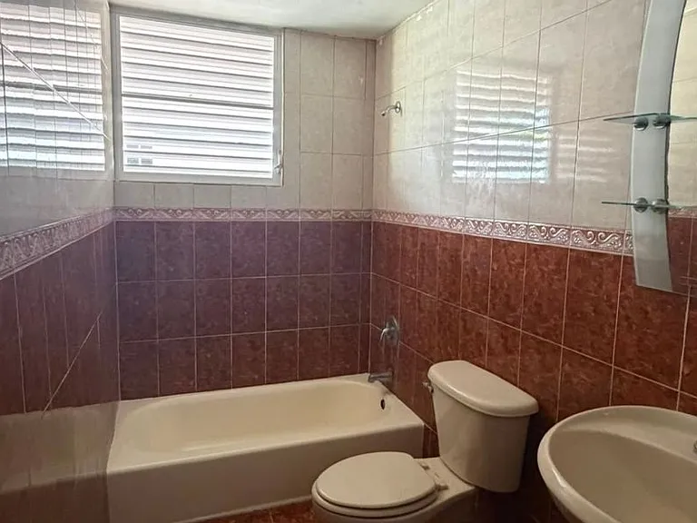 URB PASEOS REALES CASA D-9 CALLE MONARCA — Photo 10