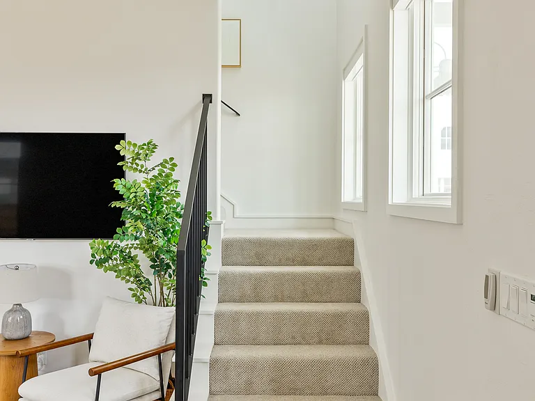 972 Hangar Dr — Photo 20