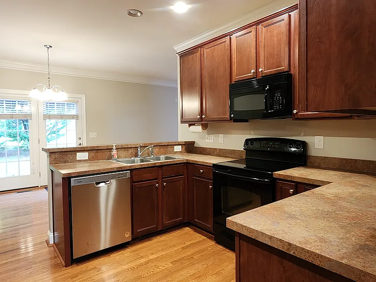 411 Five Pine Ct — Photo 11