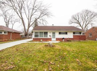 114 Sheffield Dr, Troy, MI 48083