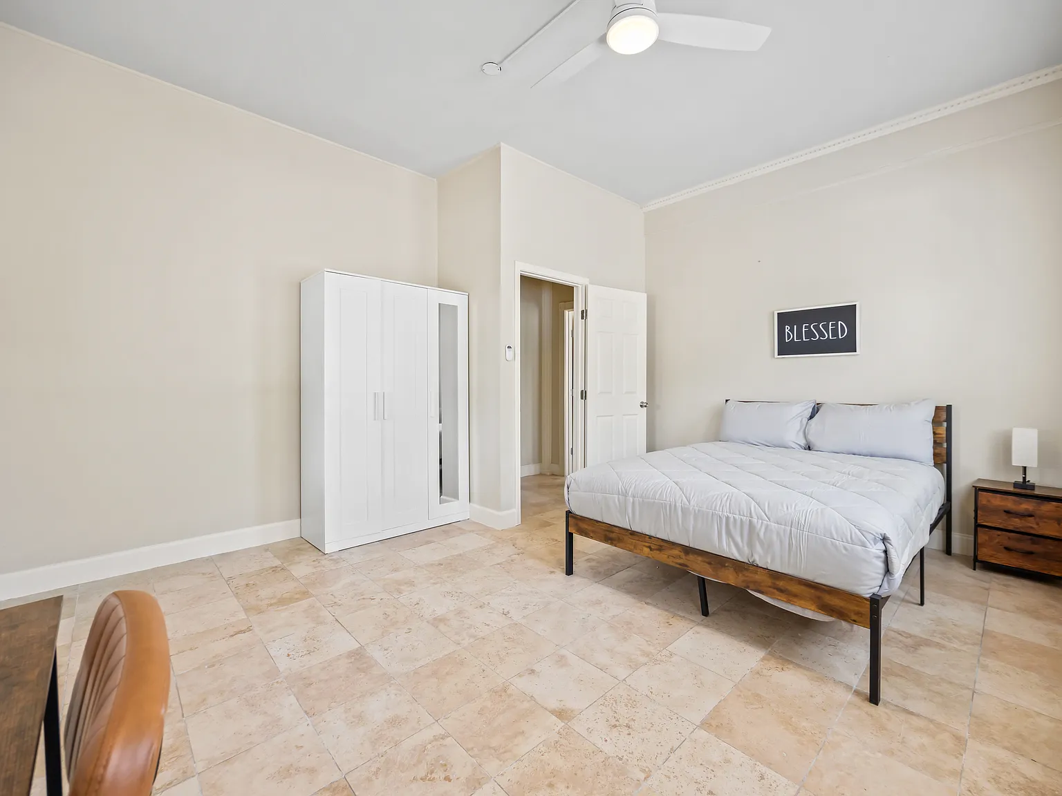 4 bed, 3305 sqft, $740 — Photo 2