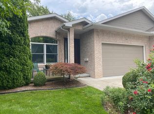 539 Gateway Pl, Essexville, MI