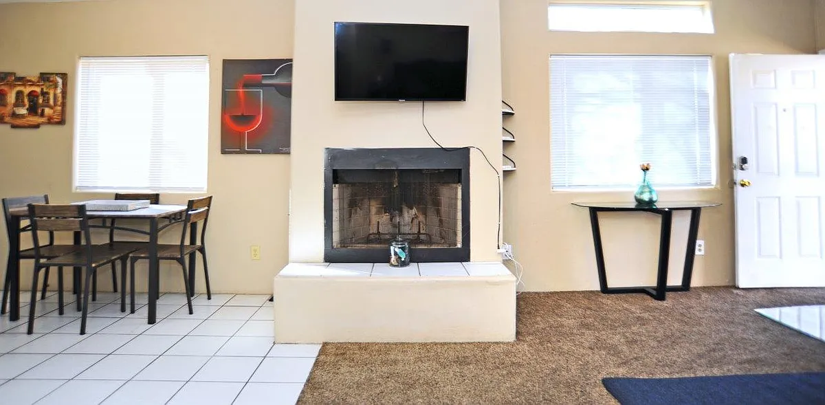Building Photo - 1109 N Camilla Blvd #2