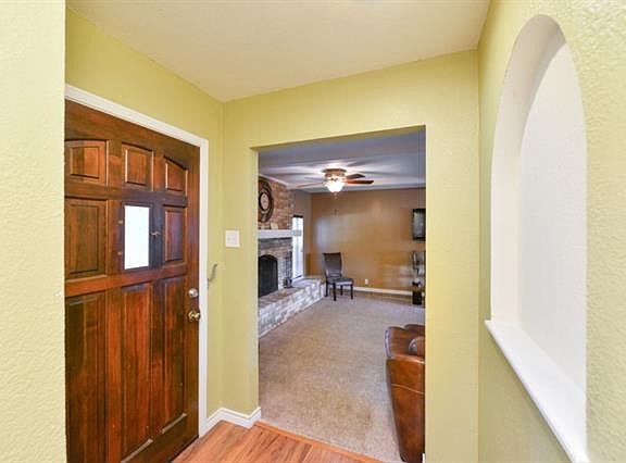 4th image of 1012 Hillcrest Dr