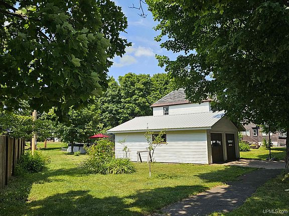 2nd image of 529 Pewabic St