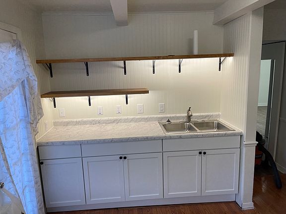 5th image of 150 E Hudson Ave