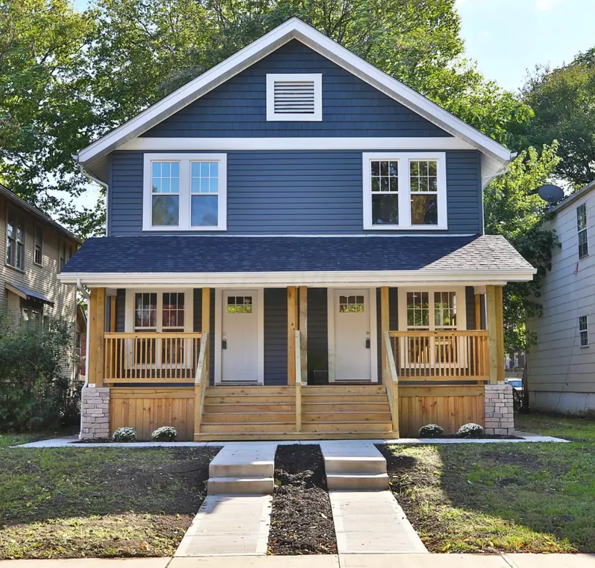 1661 Oak St — Photo 2