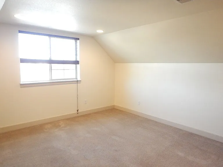 704 NE Loper Ave — Photo 24