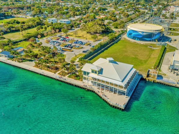 115 W 31 Court, Riviera Beach, FL 33404