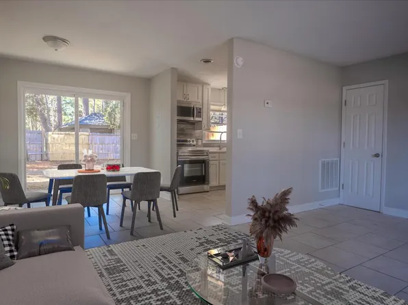 222 W Manchester Rd #222, Spring Lake, NC 28390
