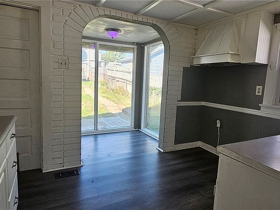 4th image of 1639 Gondert Ave
