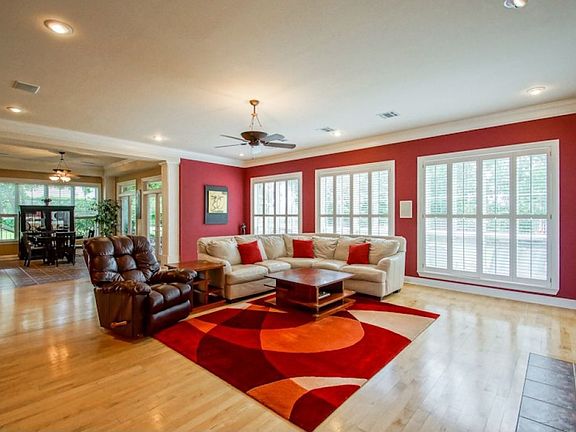 3rd image of 41 Fairway Oaks Dr