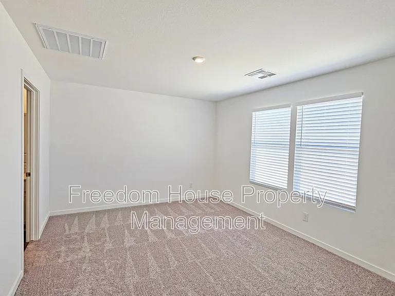 663 E Huyana Wind Dr — Photo 34