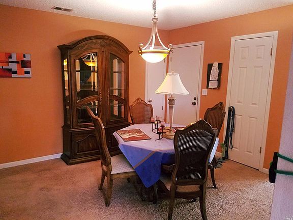 5th image of 807 Canary Ct