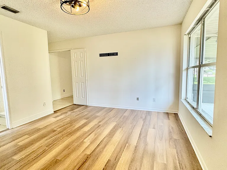 1506 Hardwicke St NW — Photo 10