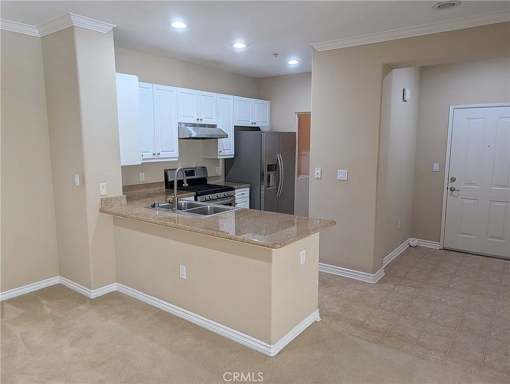 1 bed, 835 sqft, $2,700 — Photo 4