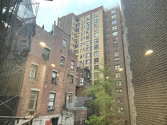 Rented by Eric Goodman Realty Corp | media 20