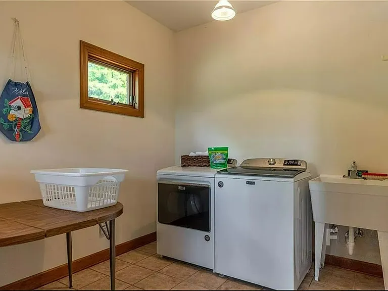 104 Woodsway Ct — Photo 16
