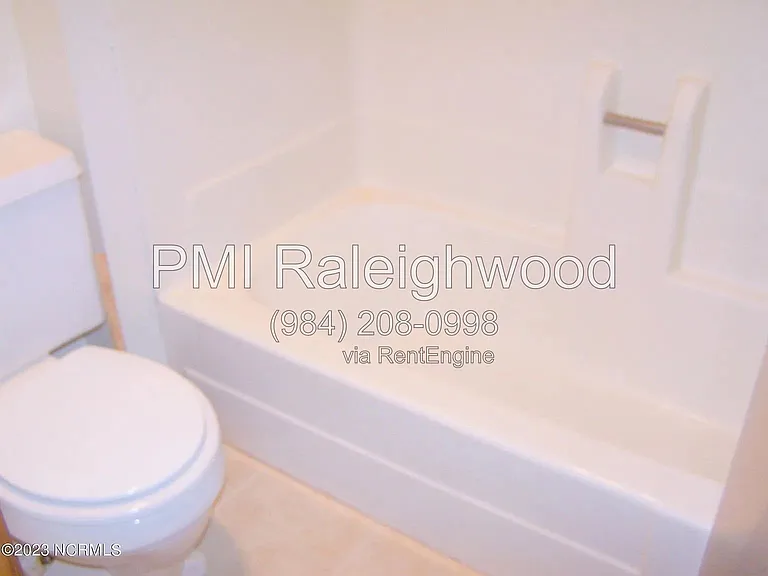 220 Foxkroft Dr — Photo 12