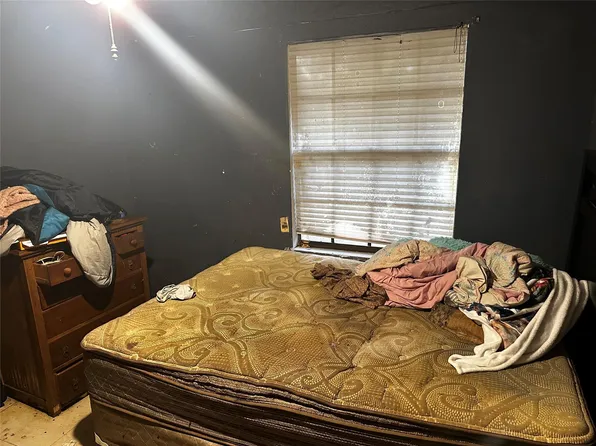 321 Olive St, Huntsville, TX 77340