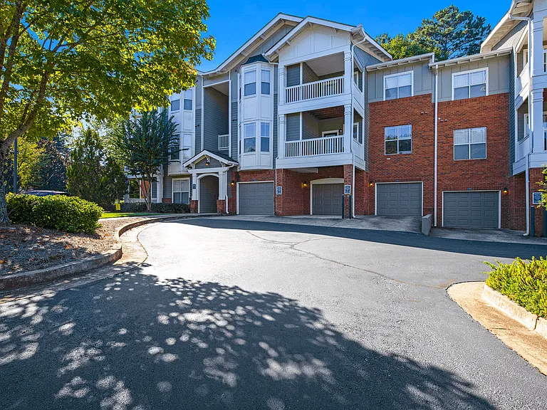 Lakeside at Town Center Apartments — Photo 8