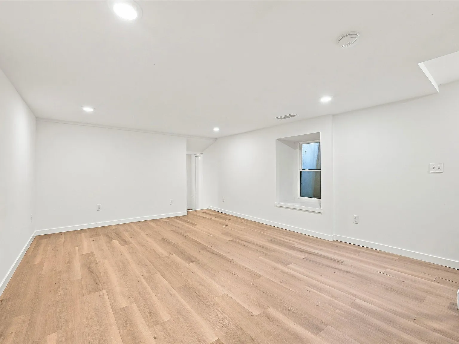 1 bed, $1,741 — Photo 4