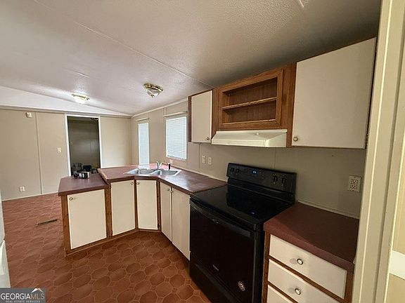 3rd image of 105 Cedar Rd