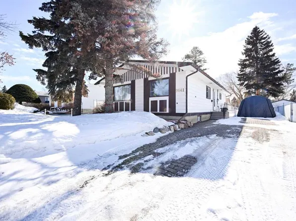 9641 N 113th Ave, Grande Prairie, AB T8V 1W4