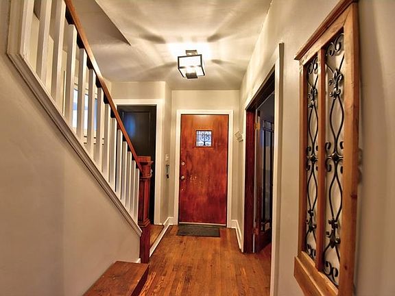 2nd image of 324 La Belle St