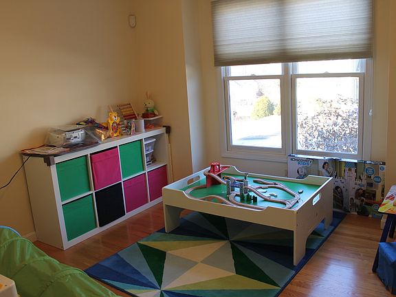5th image of 16 Thistle Hill Dr