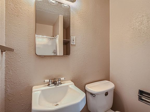 4th image of 412 E North Bend Way #7