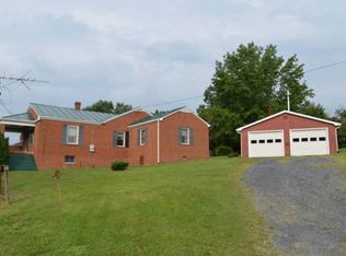 216 Cricket Rd, Staunton, VA 24401