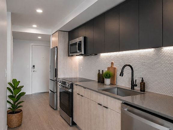 4th image of 404 16th Ave S #205