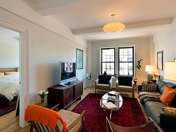 2nd image of 328 W 86th St APT 15C