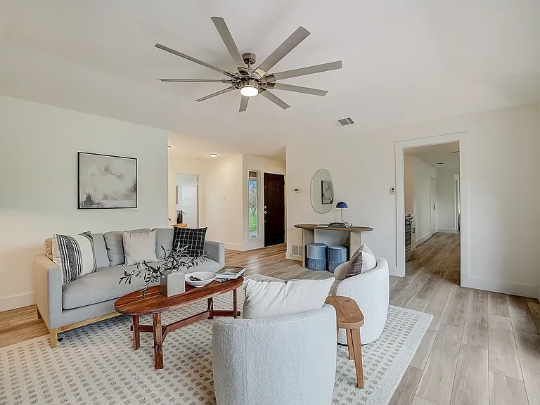 5511 N Dunlap Rd — Photo 21