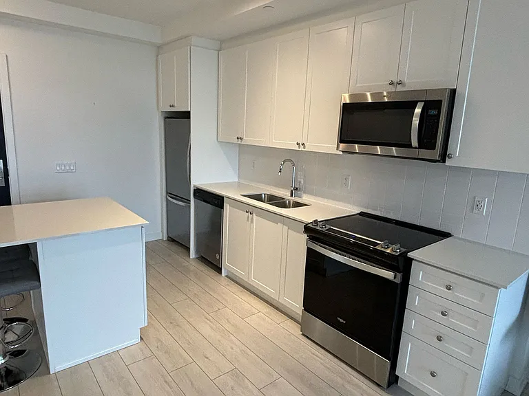 55 Duke St W #606 — Photo 2