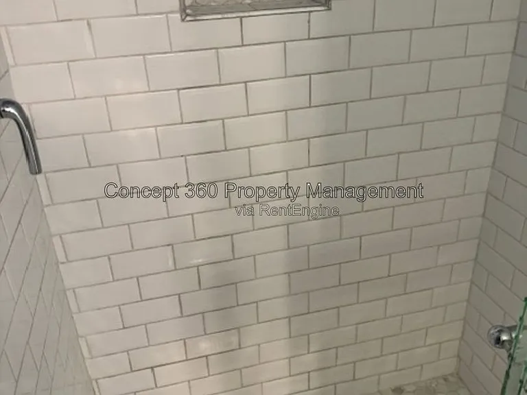 1604 E 2nd St #1H — Photo 37